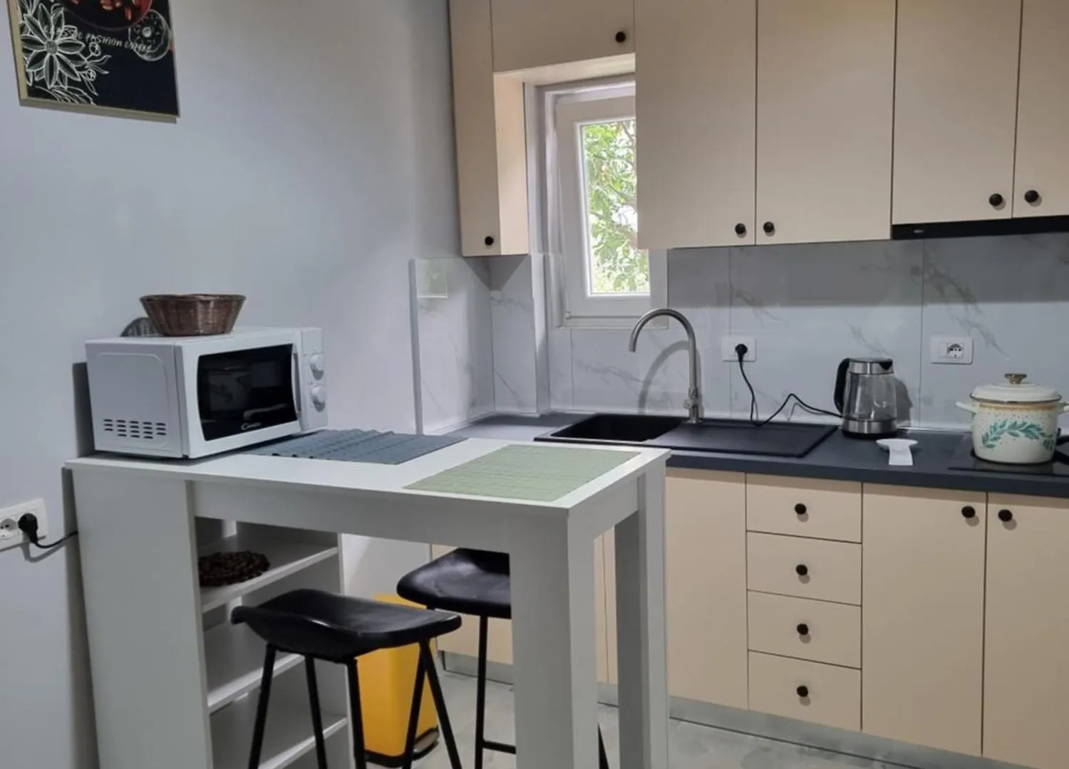 Dentart&Apartments Tirana 0*,  Albanien